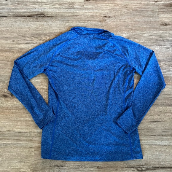 Athletic Half Zip Top with Thumbholes Large - Picture 7 of 7